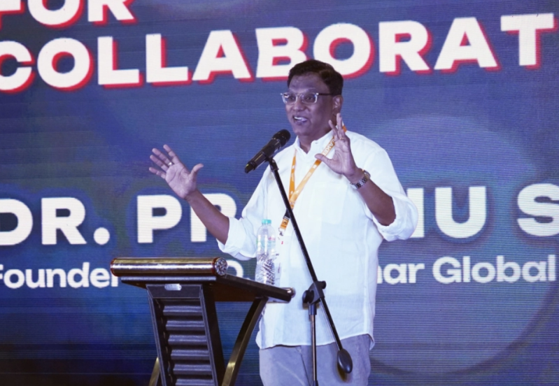 Le Dr Prabhu Singh, fondateur et PDG du Réseau mondial déducation Issachar (IGEN), prononce la dévotion douverture du troisième jour du Sommet Arise Leadership 2025 en Indonésie, appelant à une plus grande collaboration dans les missions mondiales.