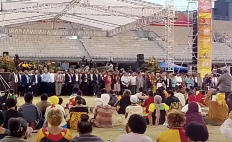 Les fidèles se rassemblent pour la Journée nationale du repentir, le 26 août 2025.