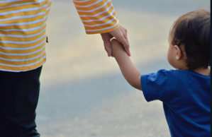 Plusieurs organisations de défense des droits des enfants affirment que la loi néo-zélandaise ne protège pas les enfants en cas dadoption à létranger.