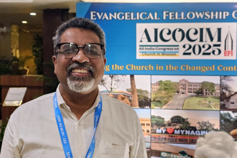 Le Dr P.C. Mathew sexprime en marge de lAICOCIM à Nagpur le 18 septembre 2025.