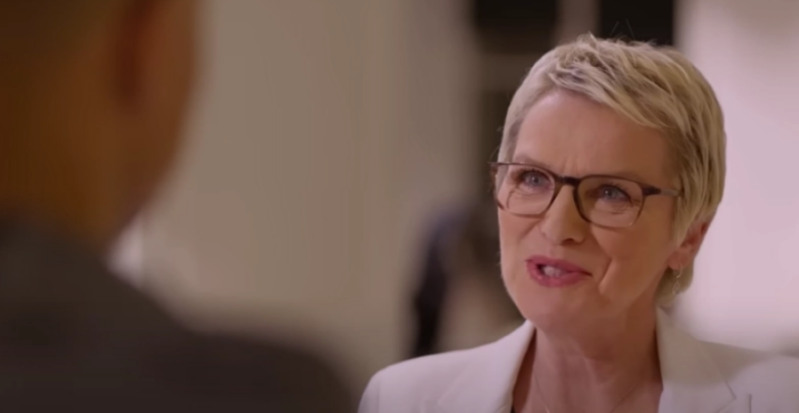 Envoyé spécial est une émission de France 2 présentée par la journaliste et animatrice française Elise Lucet (photo)