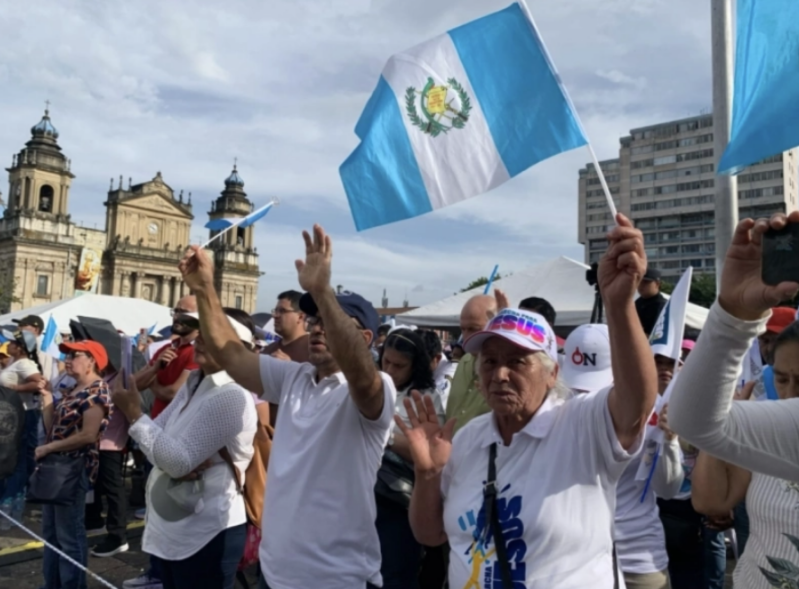 La marche a débuté place de la Constitution, où une colonne de participants est partie de la mairie de Guatemala.