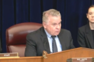 Le représentant américain Chris Smith ouvre une audition parlementaire sur les violences au Nigéria le 20 novembre 2025.