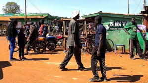 Rue principale de Busia, en Ouganda.