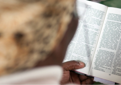 Dieu fait converger les chemins et unit l’Église mondiale pour la traduction de la Bible