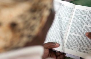Dieu fait converger les chemins et unit l’Église mondiale pour la traduction de la Bible
