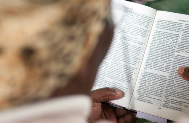 Dieu fait converger les chemins et unit l’Église mondiale pour la traduction de la Bible