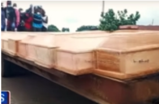 Cortège funèbre pour 27 chrétiens tués au Nigeria