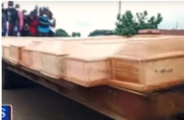 Cortège funèbre pour 27 chrétiens tués au Nigeria