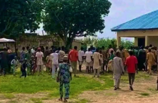 Femme lynchée par une foule au Nigeria pour blasphème présumé après sa réponse à une plaisanterie sur le mariage