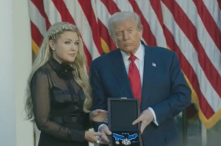 Trump décerne à titre posthume la Médaille présidentielle de la liberté à Charlie Kirk : “Un martyr pour la vérité et la liberté”