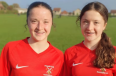 Des jumelles footballeuses britanniques marquent des buts pour Tearfund