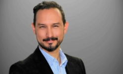 Le rédacteur de CDI Amérique latine, Javier Bolaños, rejoint le conseil d’administration de COICOM