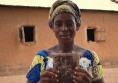 Le peuple Komba du Ghana reçoit la Bible complète après 16 ans de travail de traduction