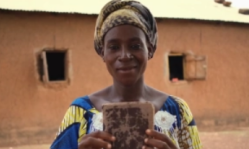 Le peuple Komba du Ghana reçoit la Bible complète après 16 ans de travail de traduction