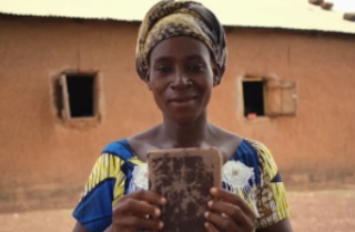 Le peuple Komba du Ghana reçoit la Bible complète après 16 ans de travail de traduction
