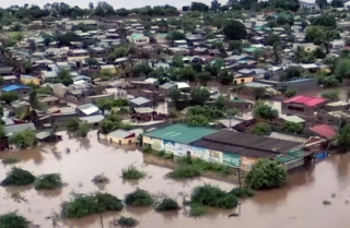 Inondations tuent plus de 200 personnes en Afrique australe alors que les églises deviennent des refuges