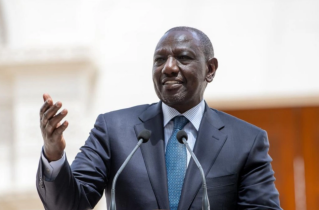 Le président kényan Ruto et le clergé condamnent les violences survenues lors d’un culte en présence de responsables politiques